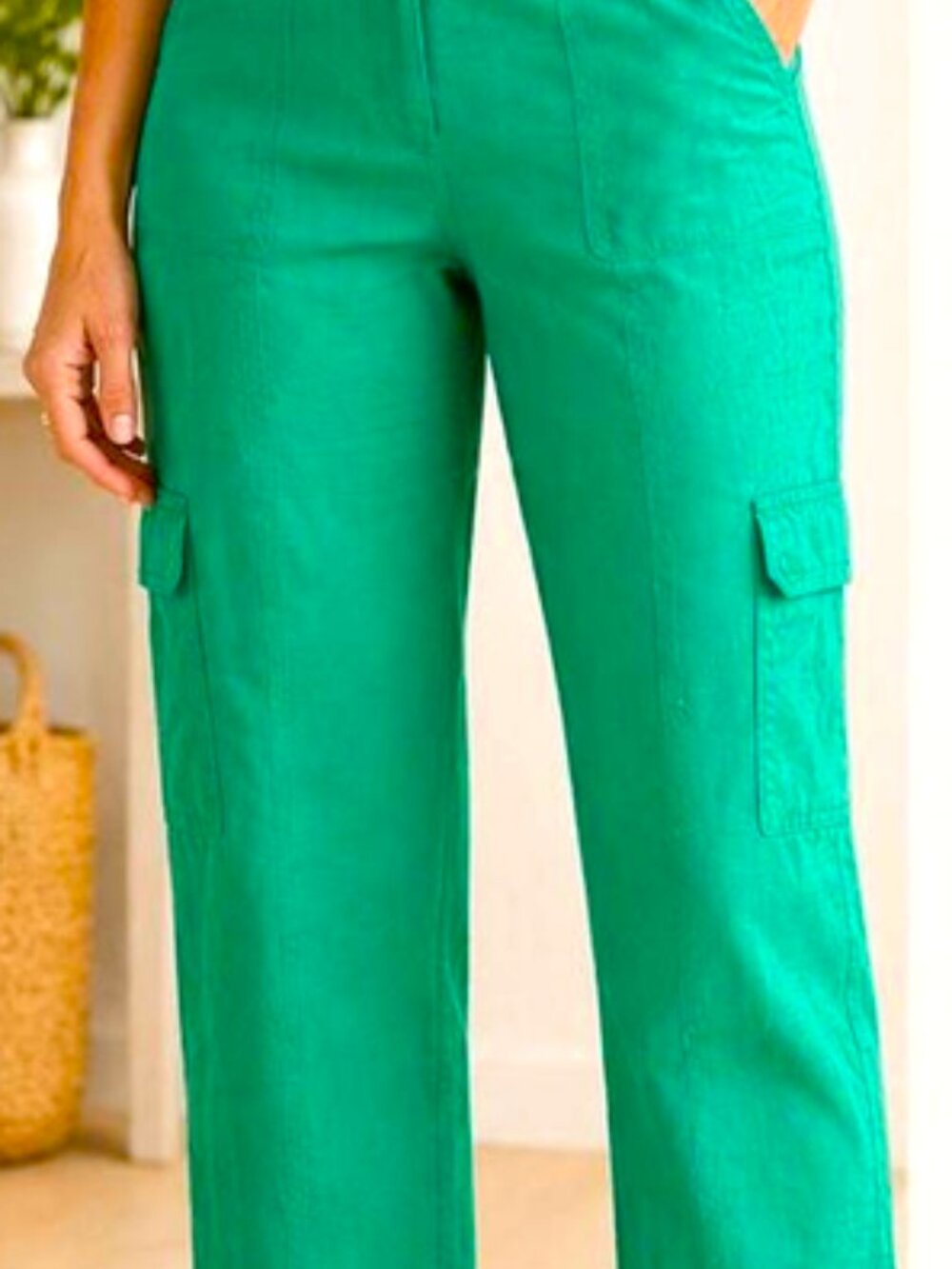Chico's Green Elastic Waist Ultimate Fit Cargo Crop Pants size 0.5 NWTS